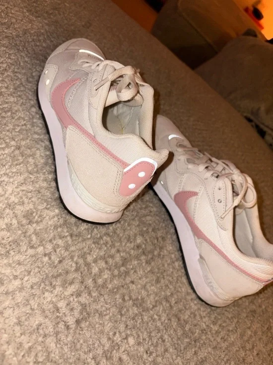 Nike Women's Cream and Pink Sneakers - Picture 4 of 9